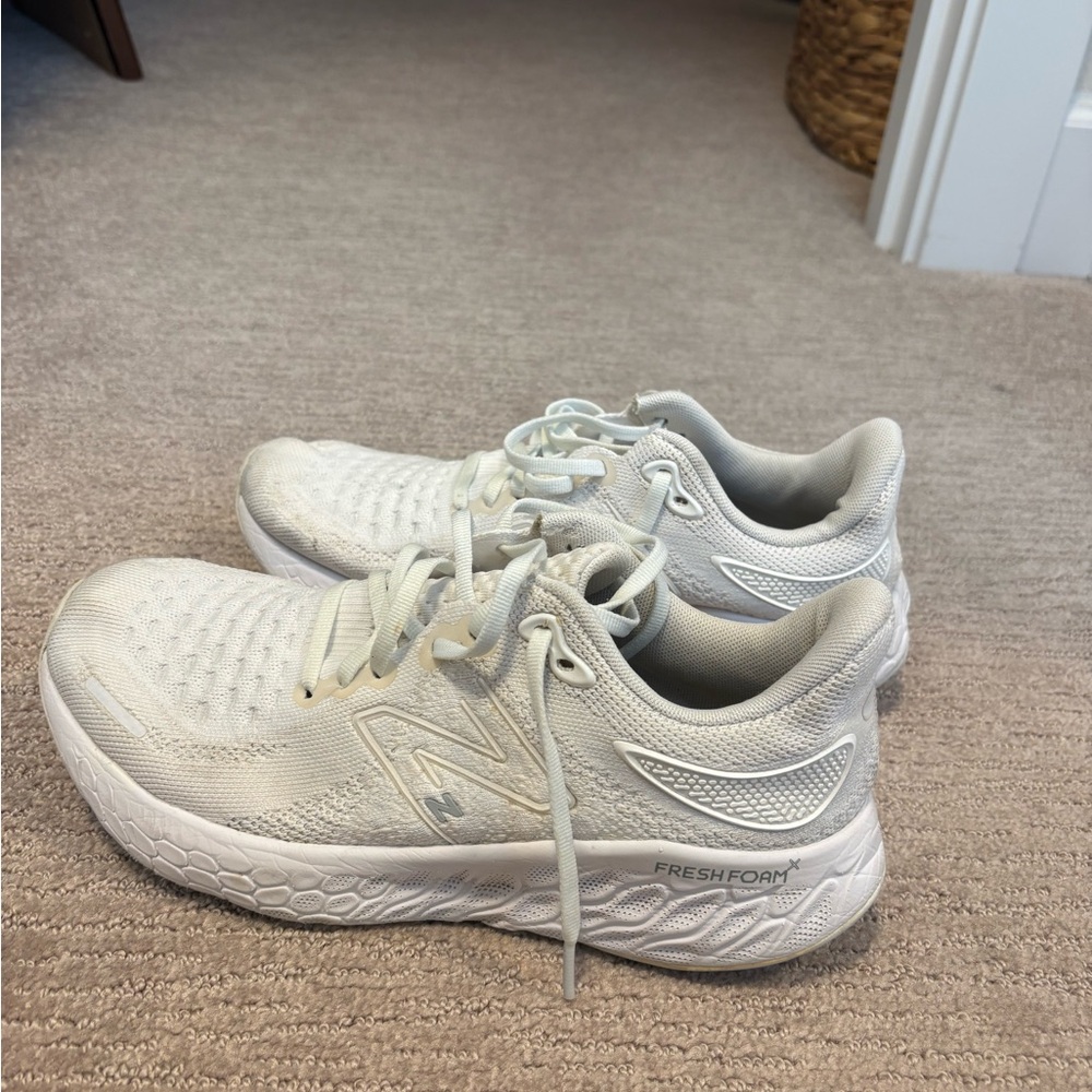 New Balance Fresh Foam X 1080v12
Women's 8.5 White Running Shoe Athletic Sneaker